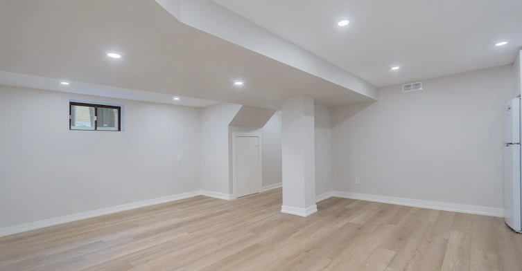 57 Enfield Avenue, Toronto, ON, M8W 1T6 - 7
