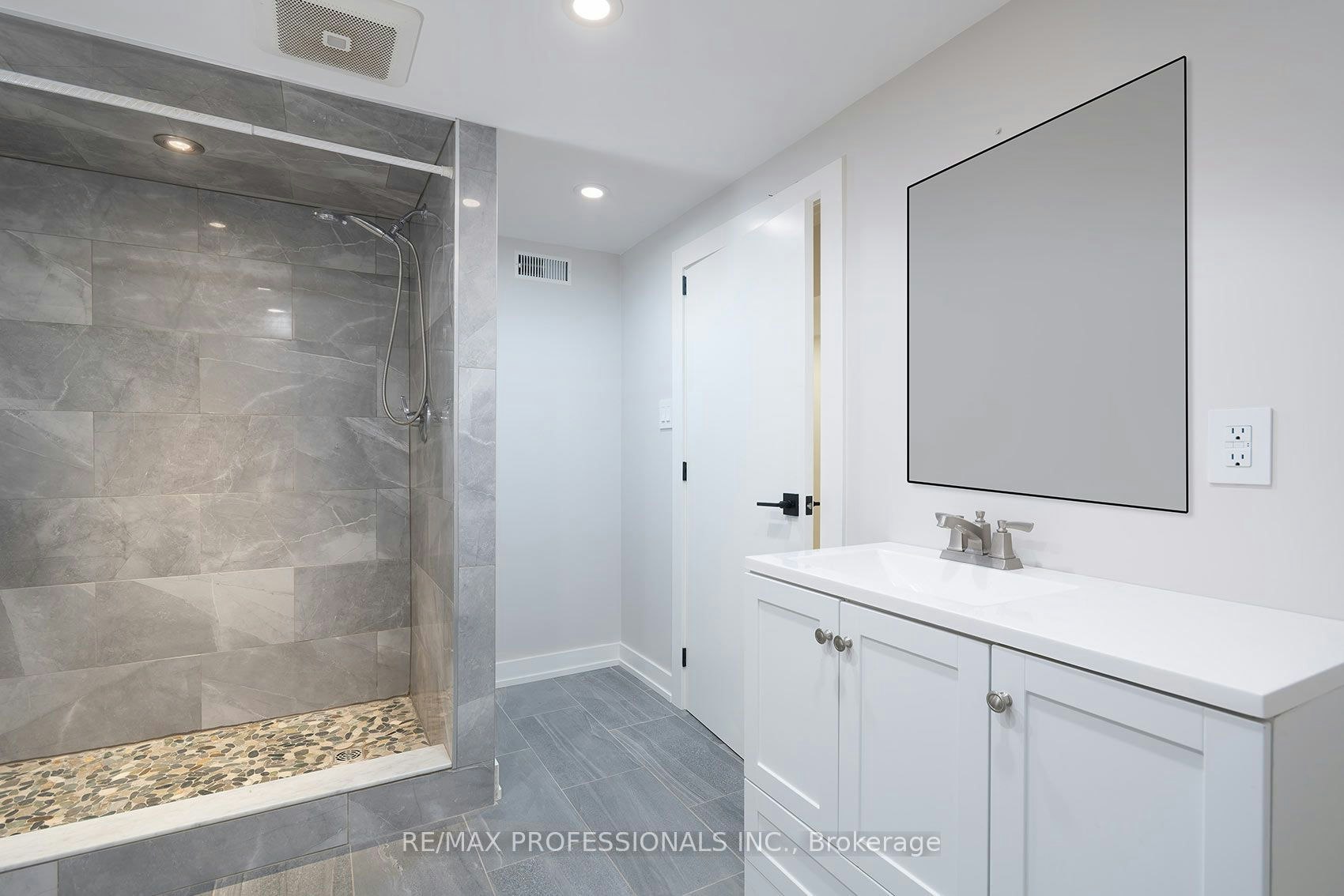 57 Enfield Avenue, Toronto, ON, M8W 1T6 - 12