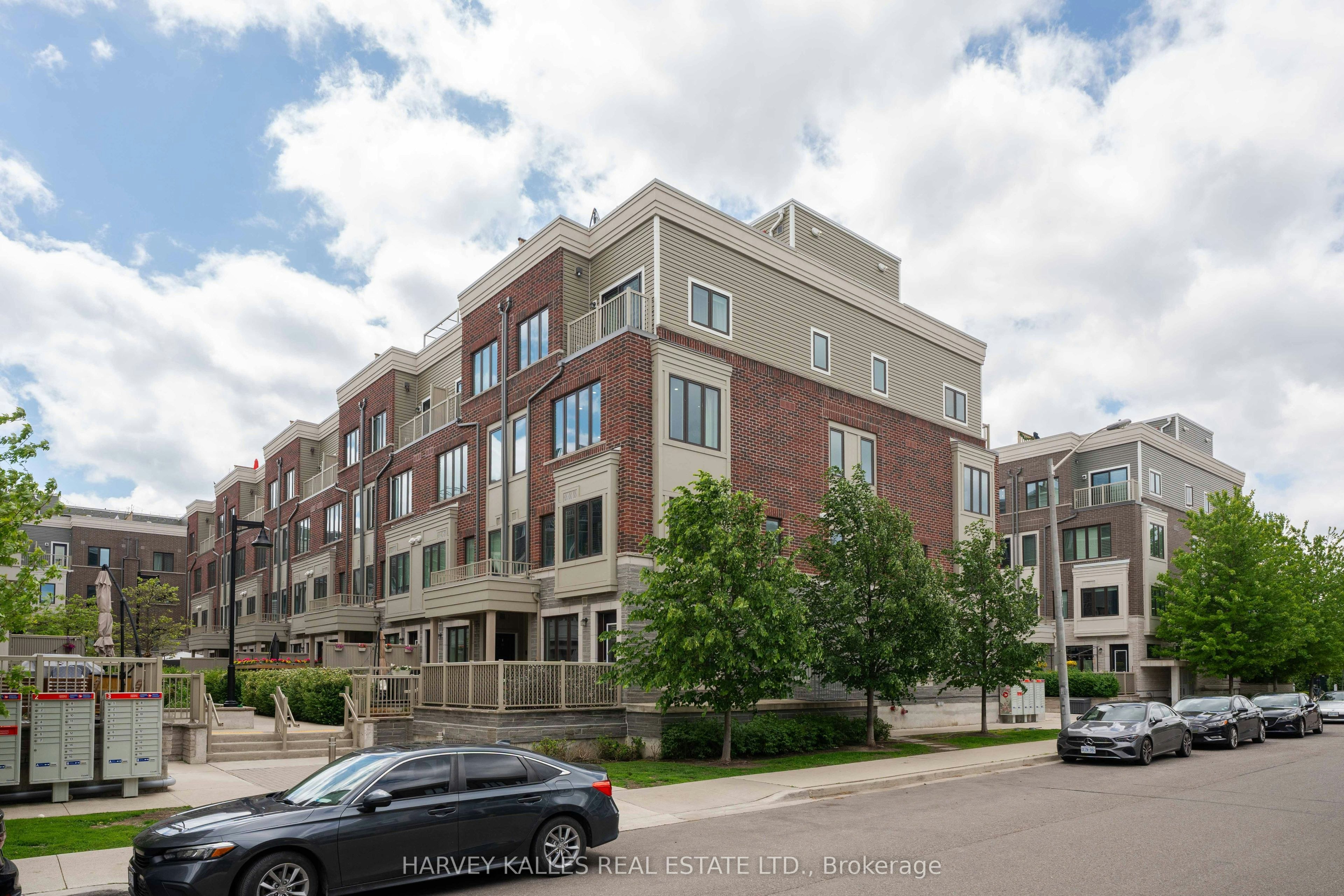 35-85 Eastwood Park Gardens, Toronto, ON, M4W 3Y8