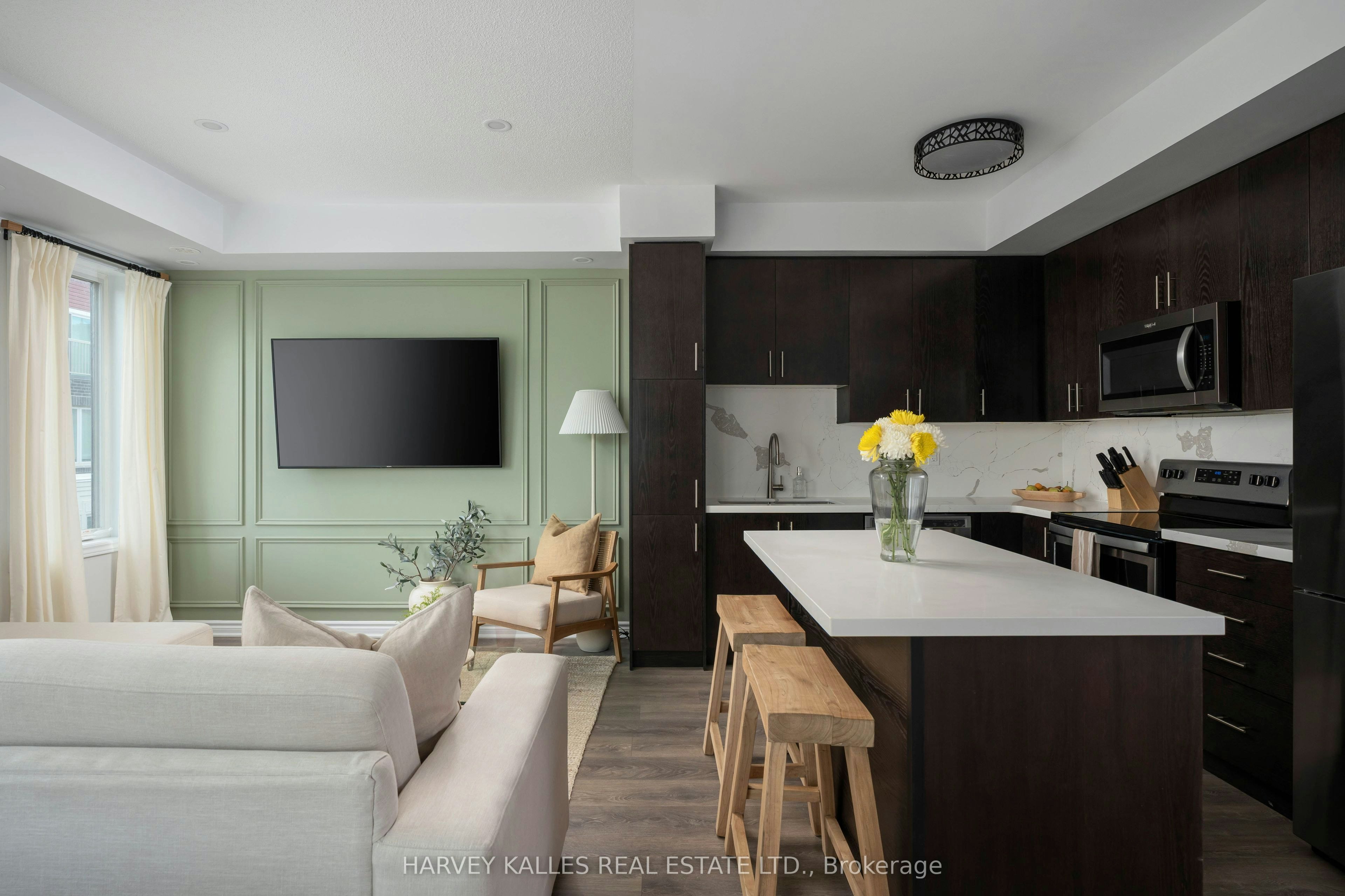 35-85 Eastwood Park Gardens, Toronto, ON, M8W 0B9