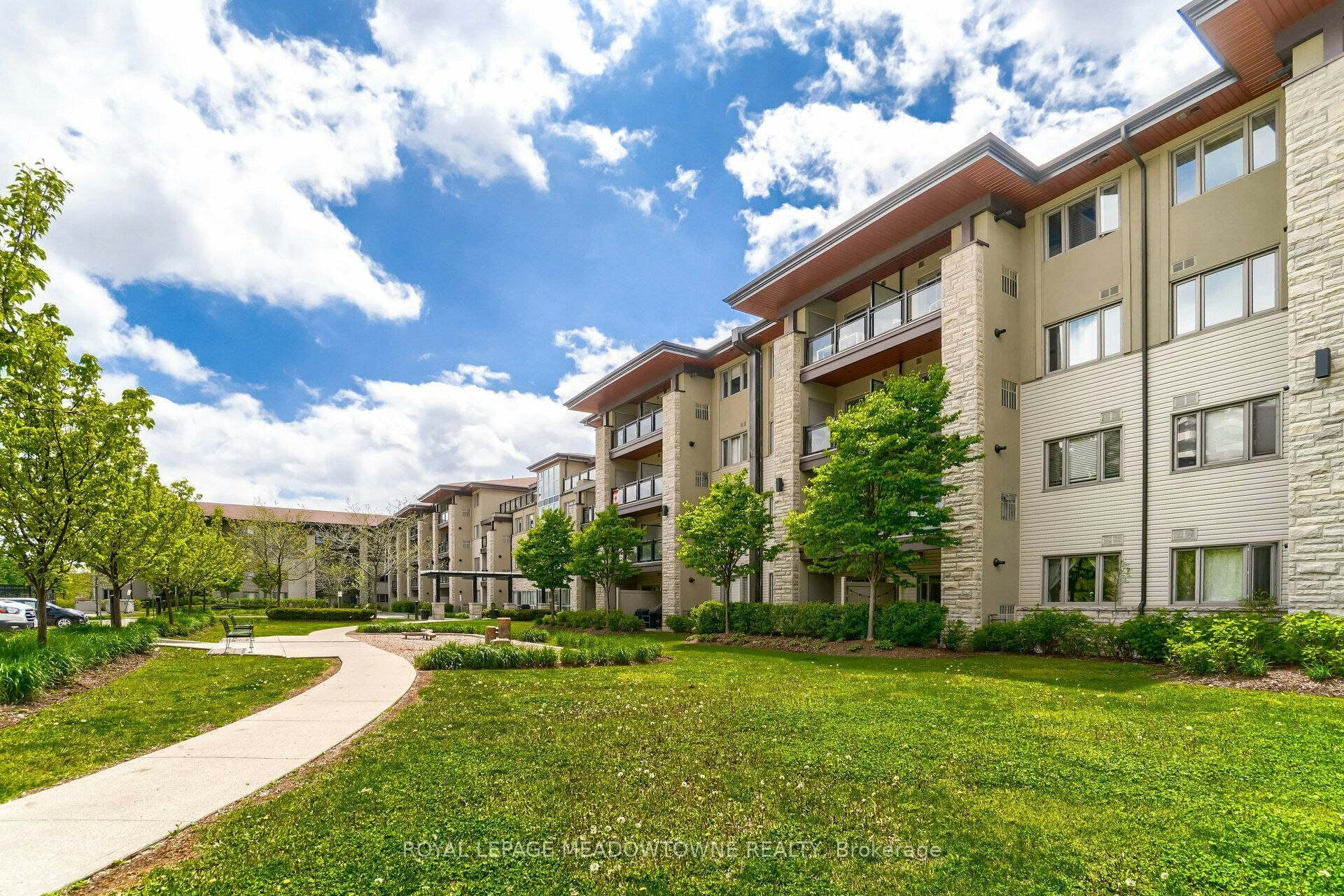 119-570 Lolita Gardens, Mississauga, ON, L5A 0A1
