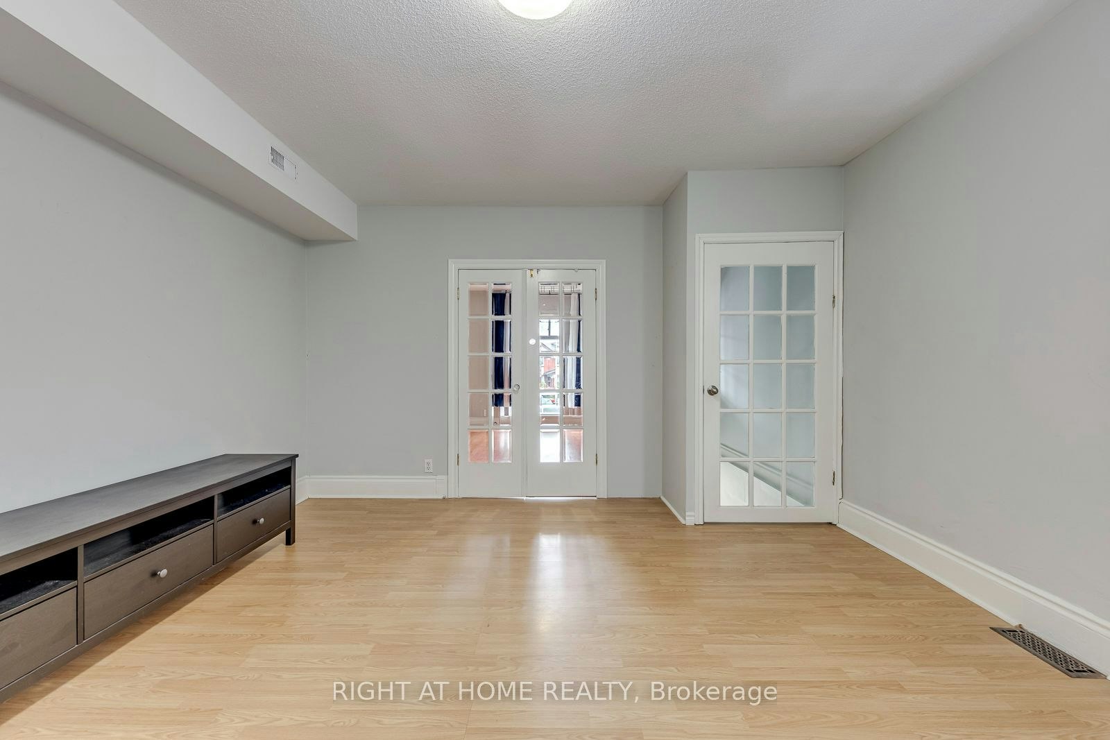 A-3146 Dundas St Street W, Toronto, ON, M6P 2A1 - 4
