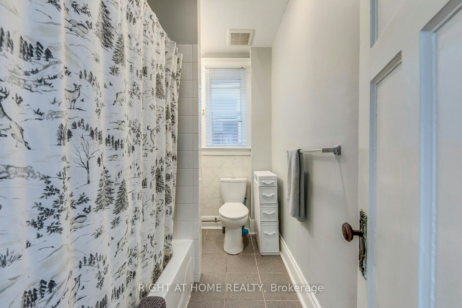 A-3146 Dundas St Street W, Toronto, ON, M6P 2A1 - 16