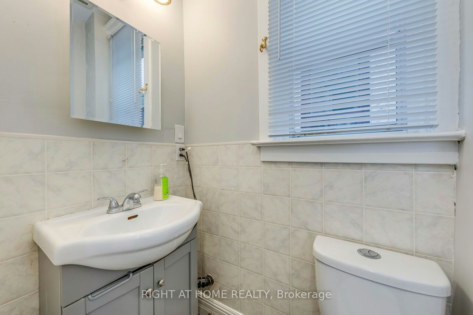 A-3146 Dundas St Street W, Toronto, ON, M6P 2A1 - 17