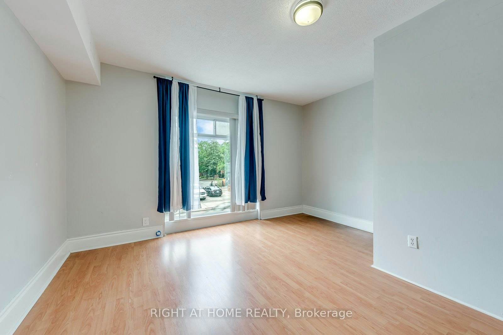 A-3146 Dundas St Street W, Toronto, ON, M6P 2A1 - 11