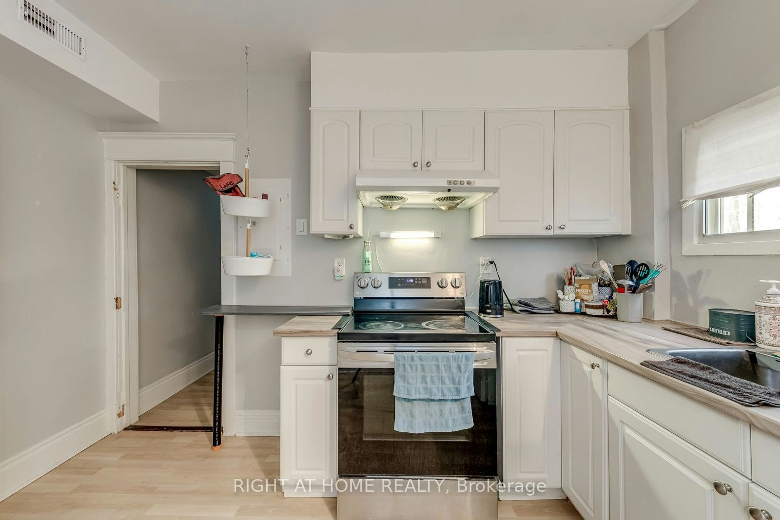 A-3146 Dundas St Street W, Toronto, ON, M6P 2A1 - 20