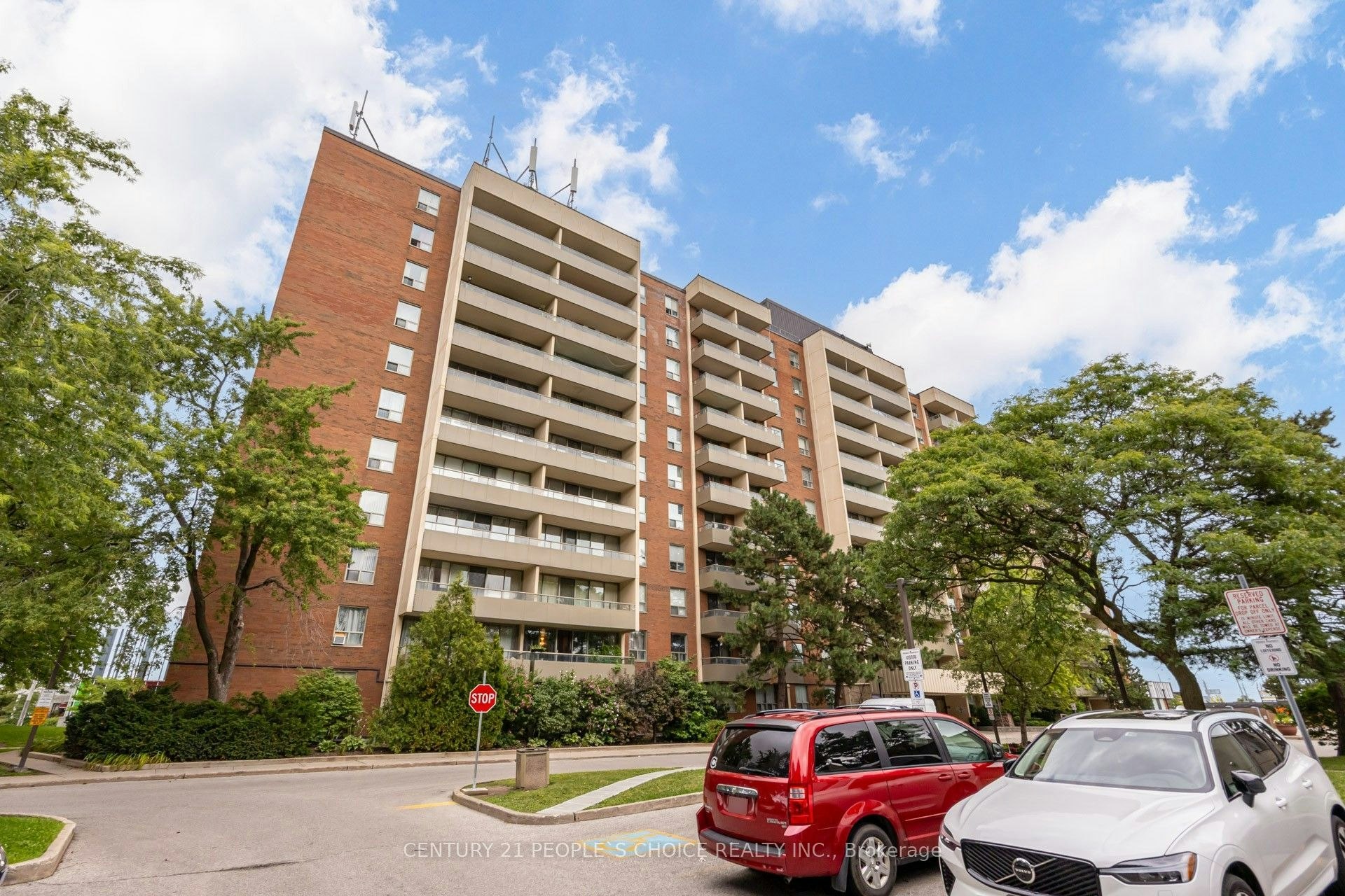 207-1 Four Winds Drive, Toronto, ON, M3J 2T1