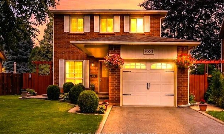 102 Trewartha Crescent