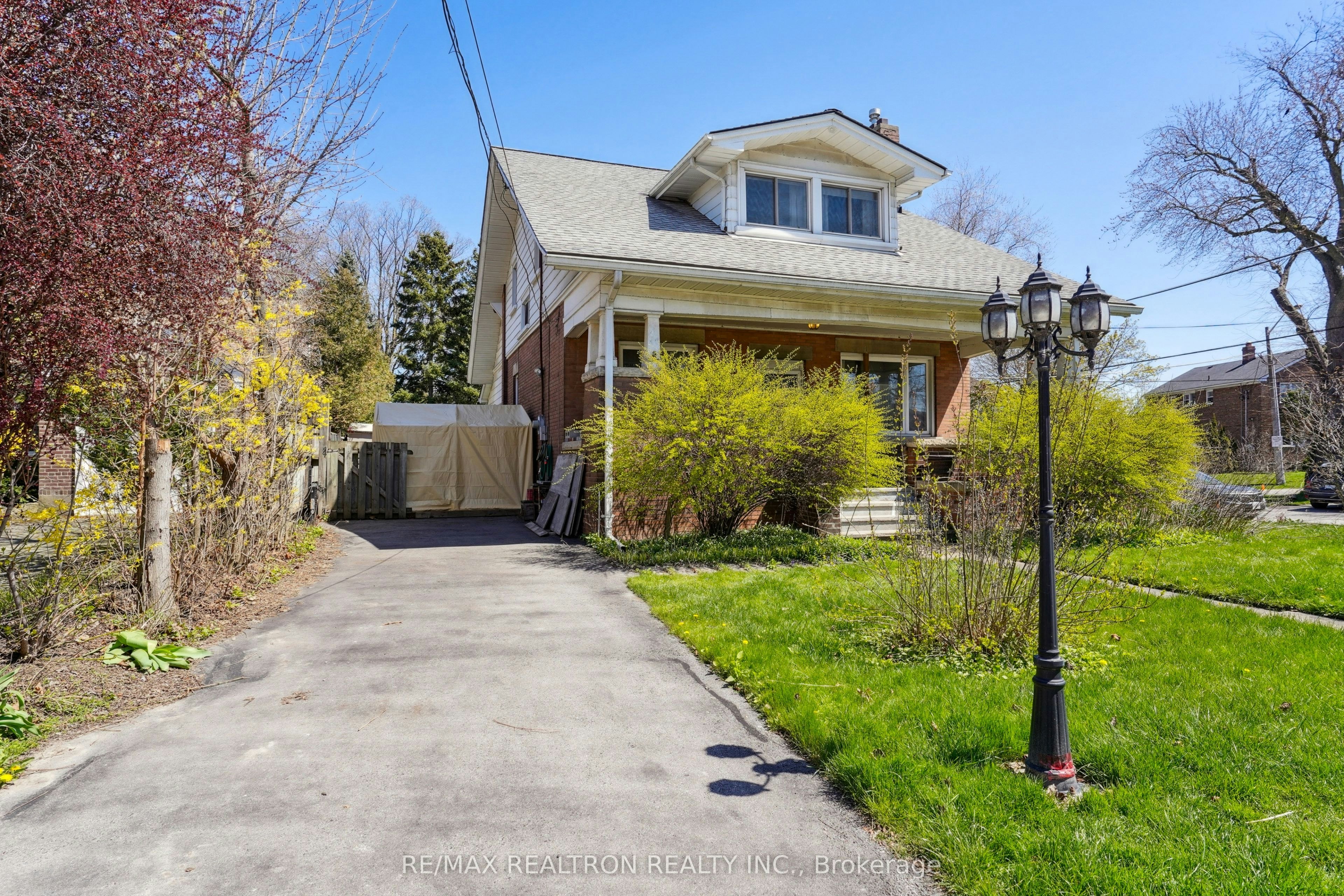Lower Level-2585 Lake Shore Boulevard W, Toronto, ON, M8V 1G3