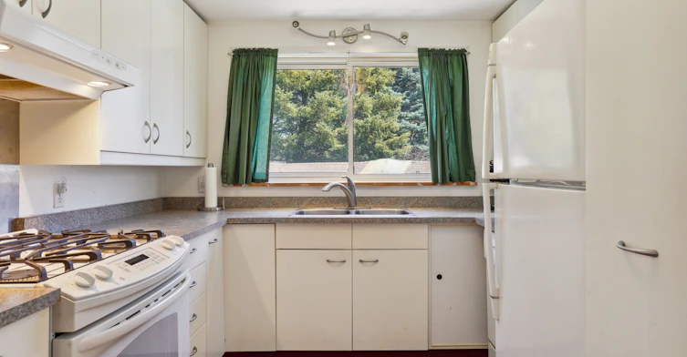 Main Level 2 Bedroom-2585 Lake Shore Boulevard W, Toronto, ON, M8V 1G3 - 15