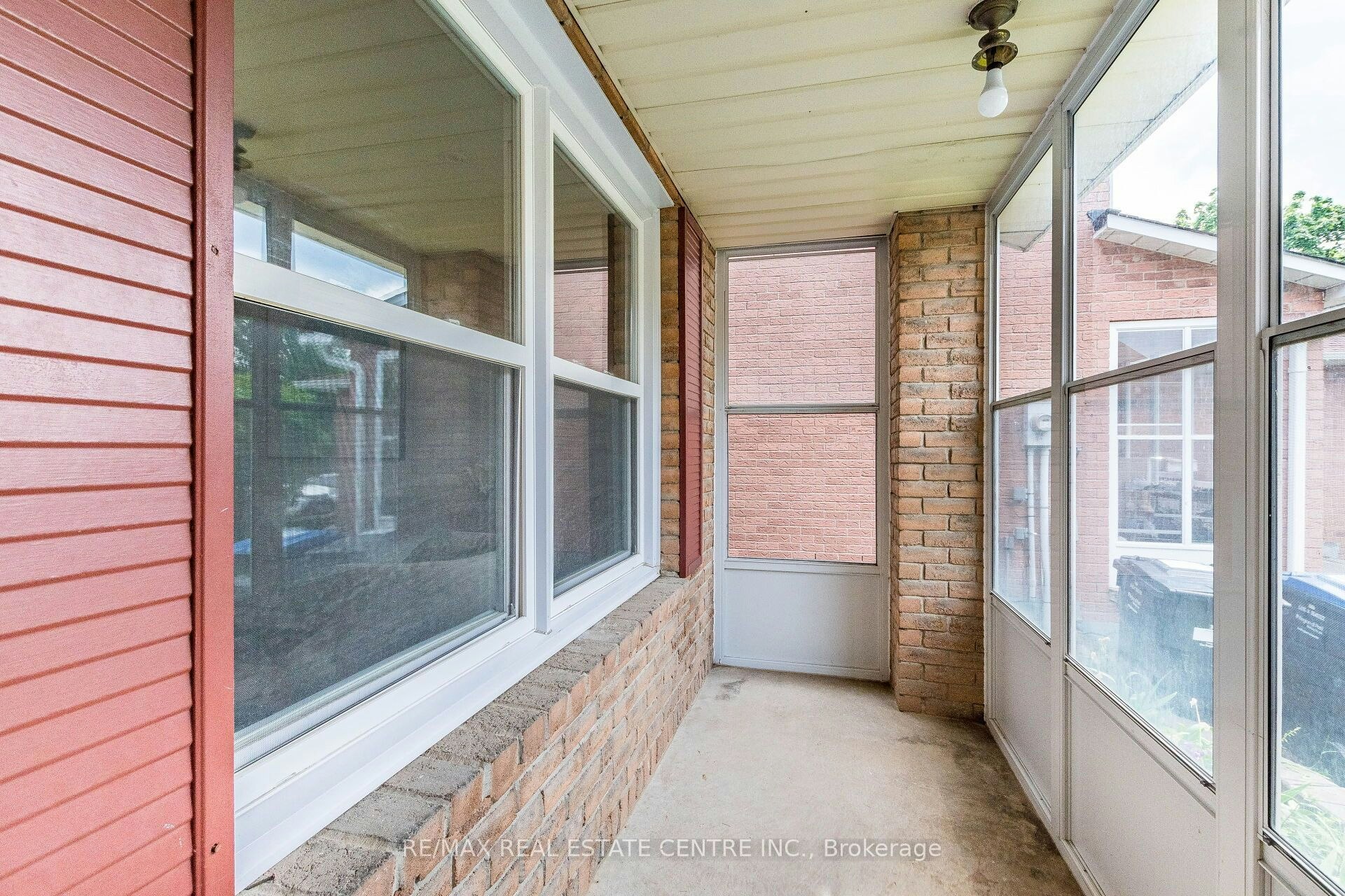 1124 Shagbark Crescent, Mississauga, ON, L5C 3N7 - 2