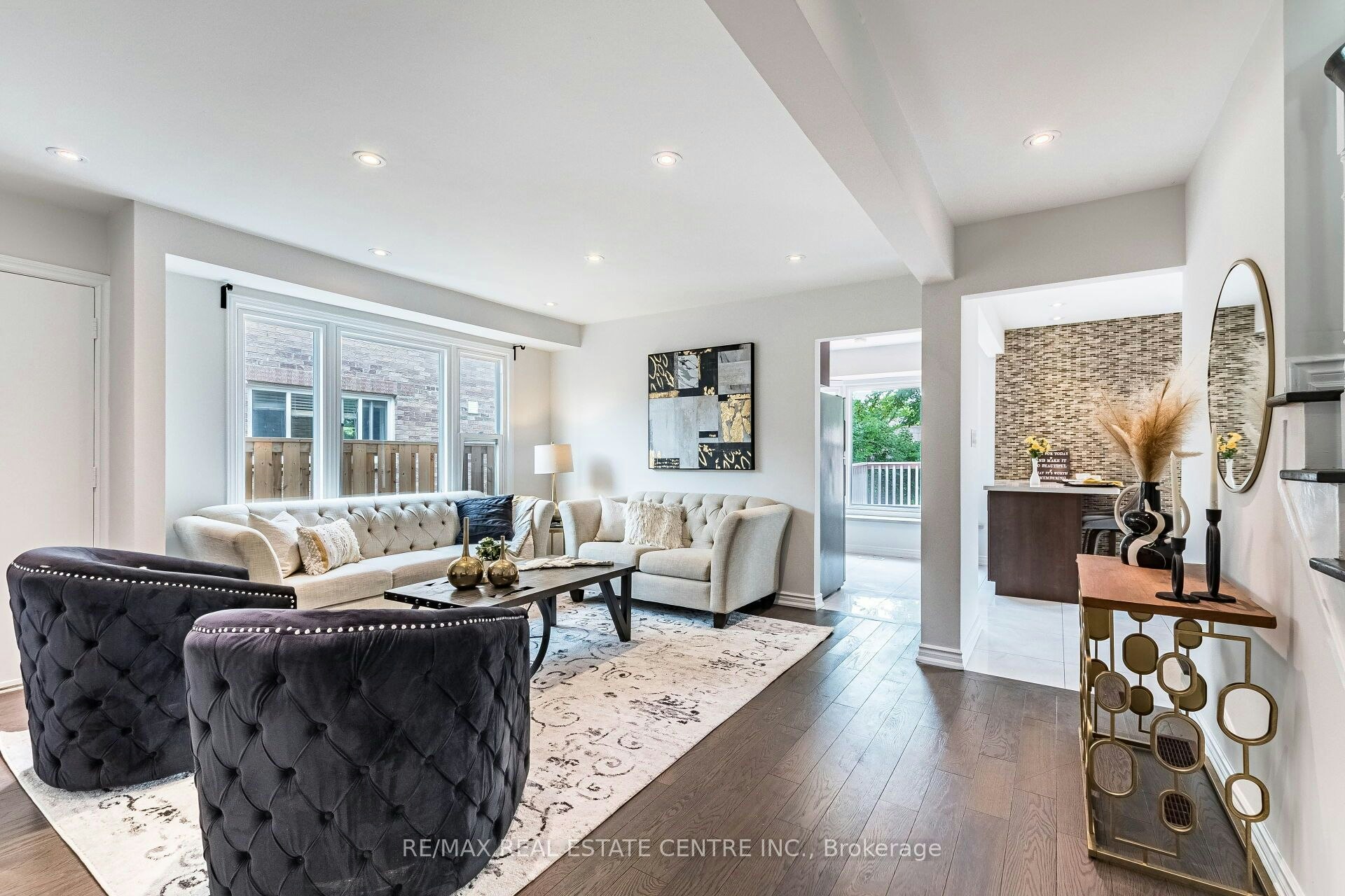 1124 Shagbark Crescent, Mississauga, ON, L5C 3N7 - 3