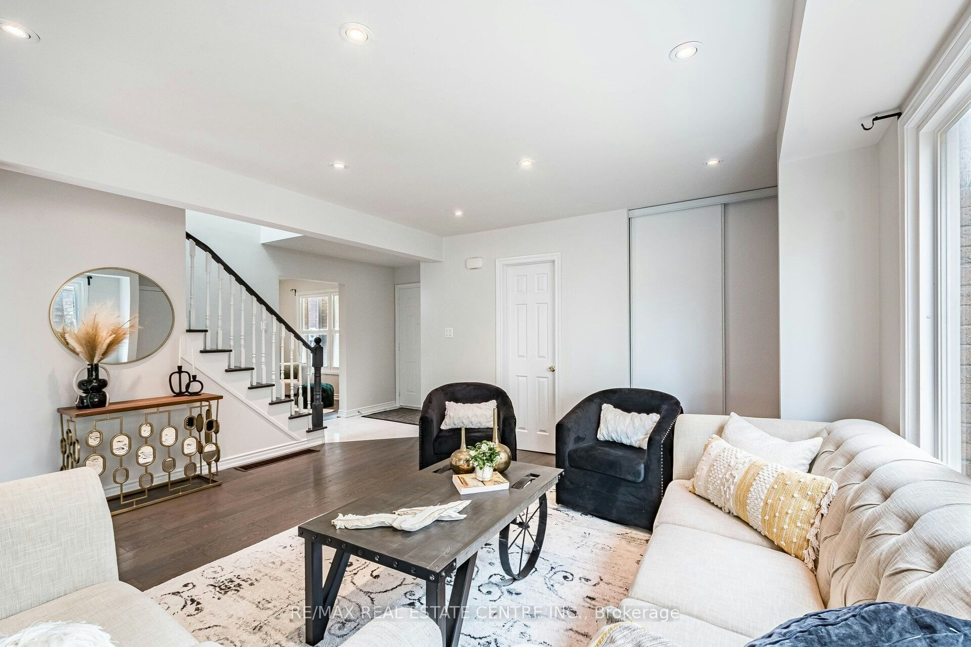 1124 Shagbark Crescent, Mississauga, ON, L5C 3N7 - 5