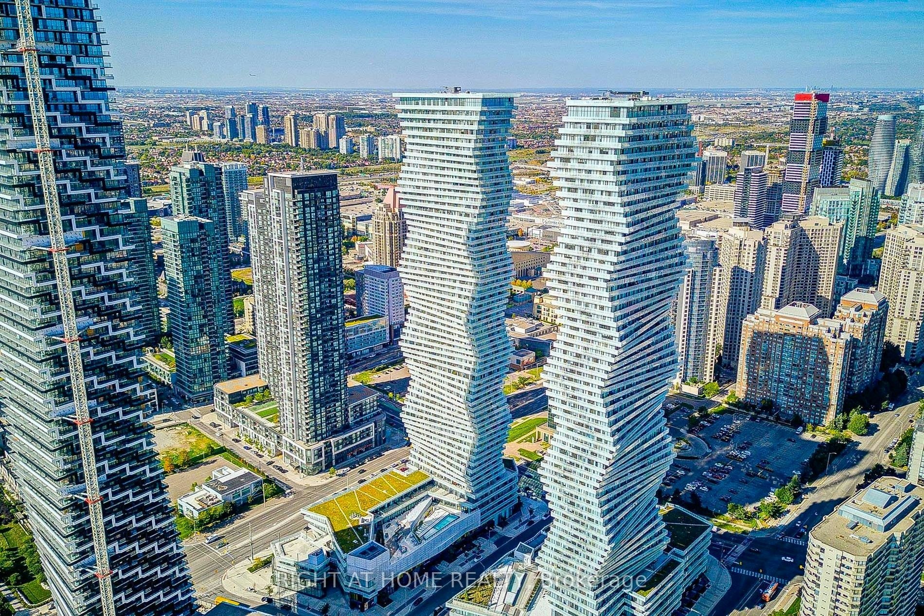 6001-3900 Confederation Parkway, Mississauga, ON, L5B 0M3