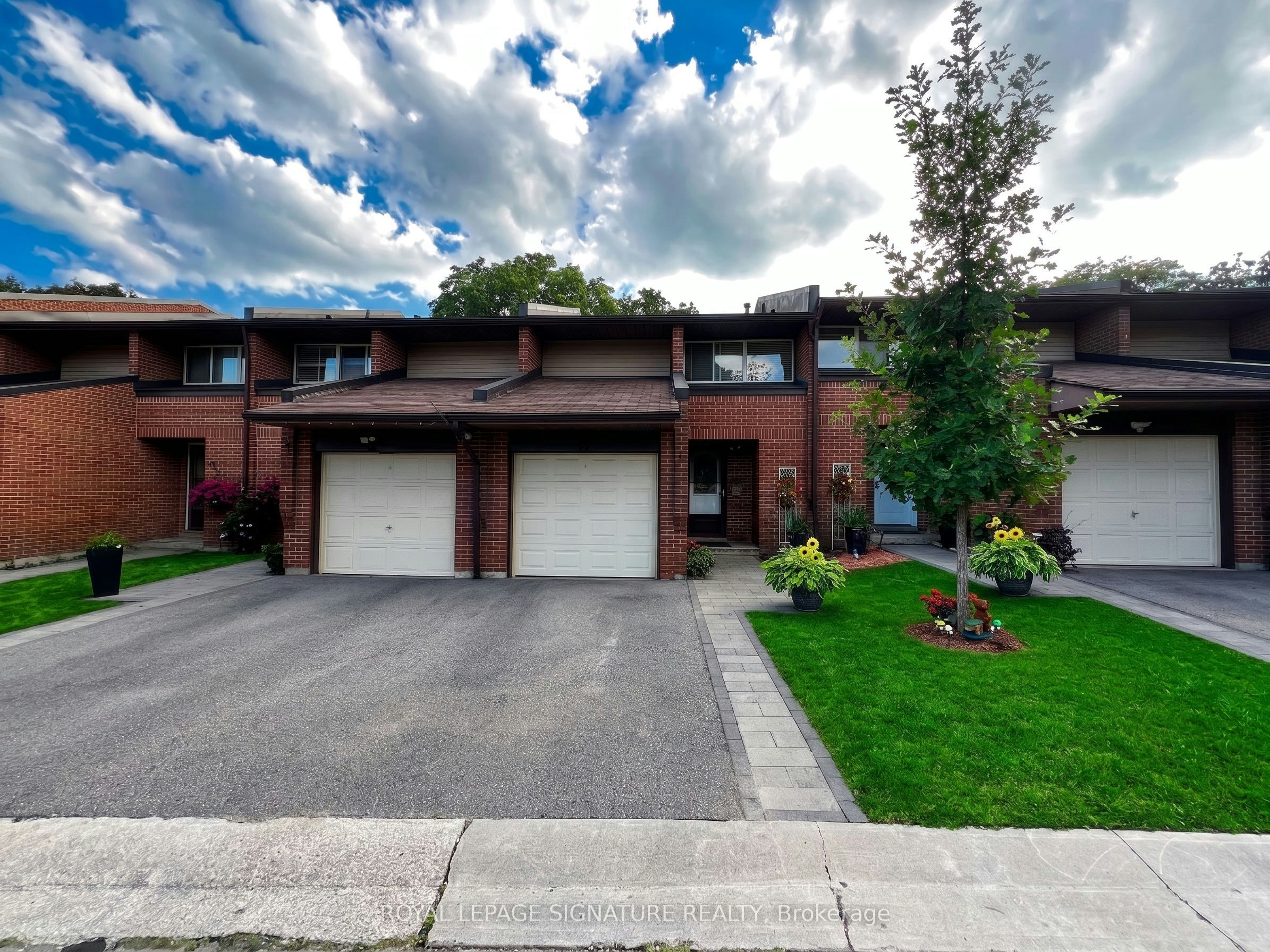 33-2301 Derry Road W, Mississauga, ON, L5N 2R4