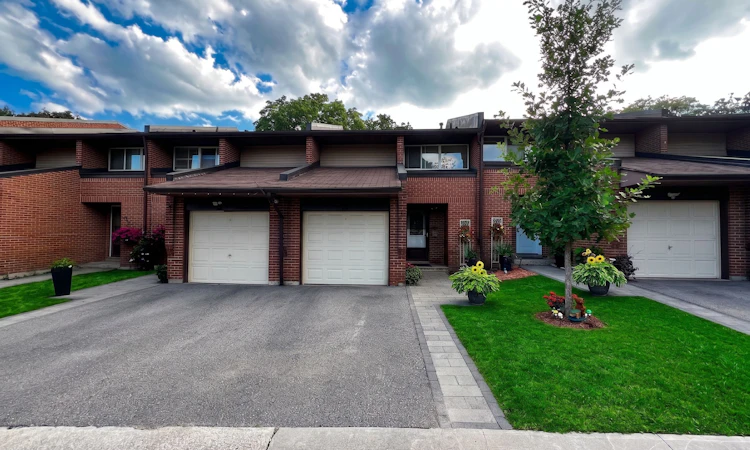33-2301 Derry Road W