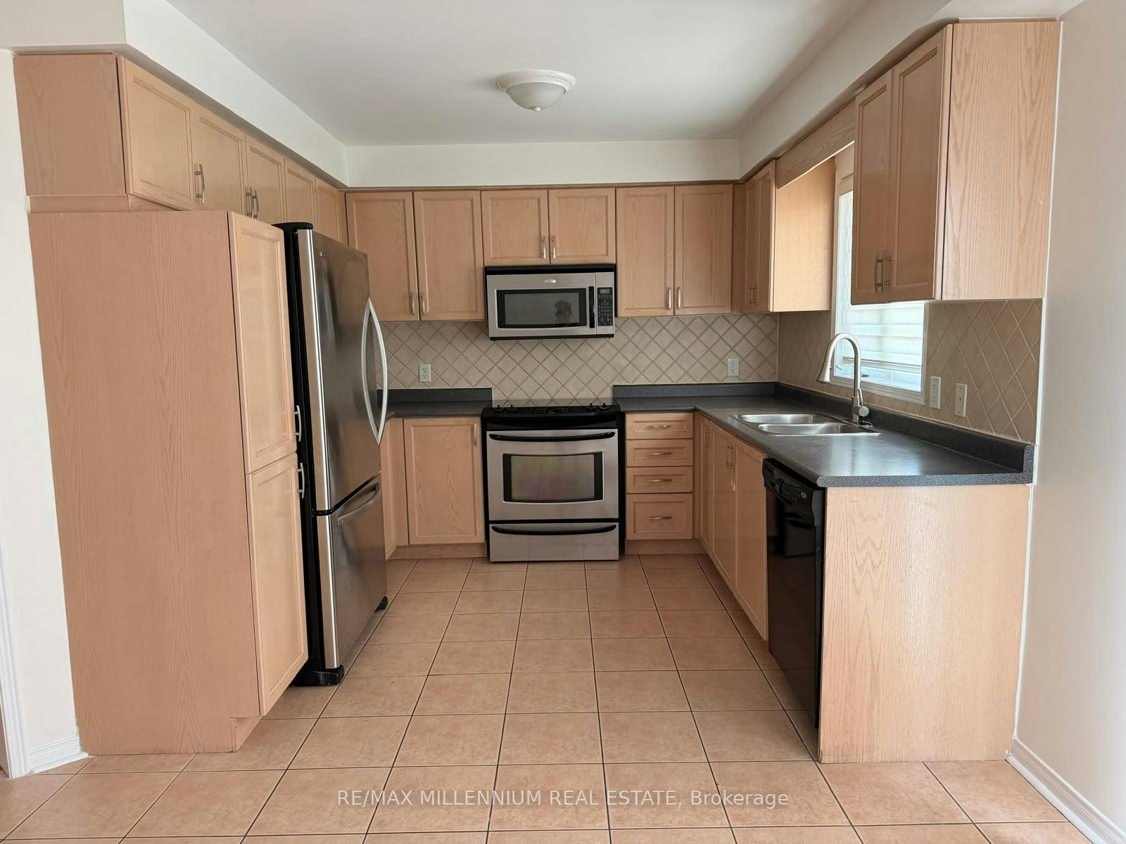 4 Flower Trail, Brampton, ON, L6P 1P1 - 8