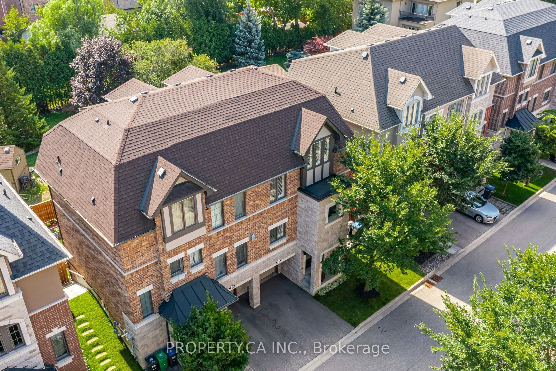 1226 Azinger Lane, Mississauga, ON, L5E 0A7