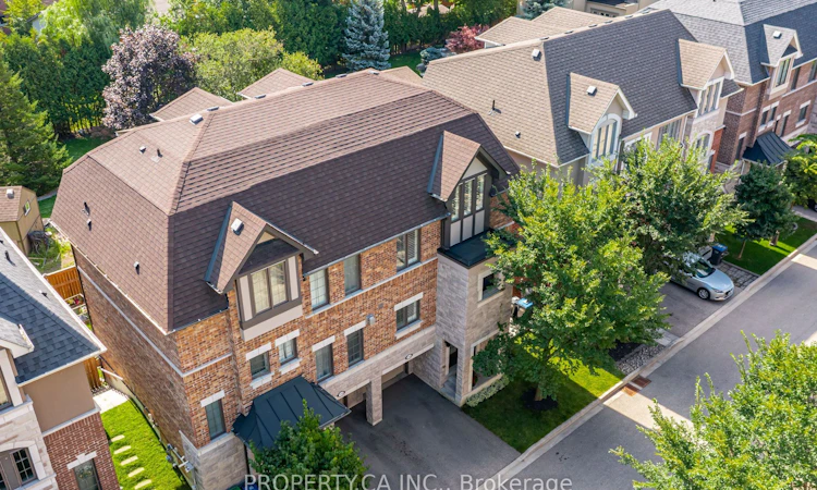 1226 Azinger Lane