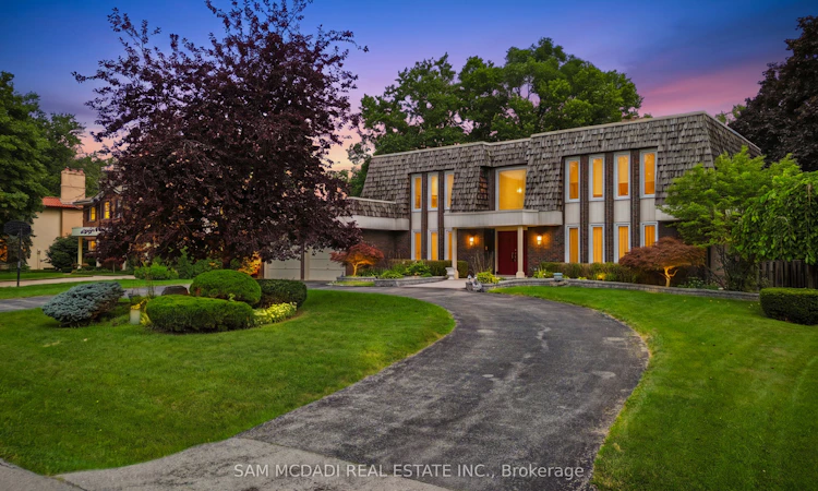 2145 Oneida Crescent