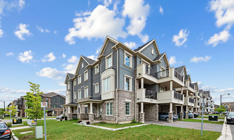 1537 Moira Crescent