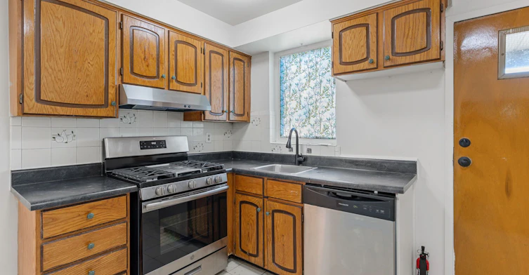 9-97 Northcliffe Boulevard, Toronto, ON, M6H 3H3 - 17
