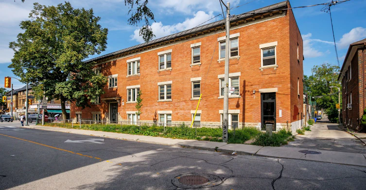 9-97 Northcliffe Boulevard, Toronto, ON, M6H 3H3 - 3