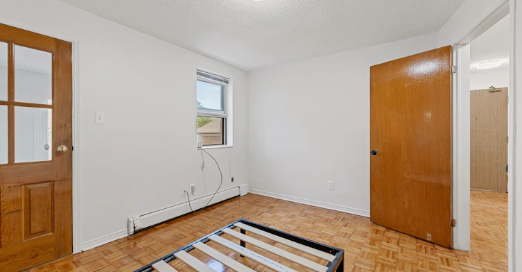 9-97 Northcliffe Boulevard, Toronto, ON, M6H 3H3 - 13