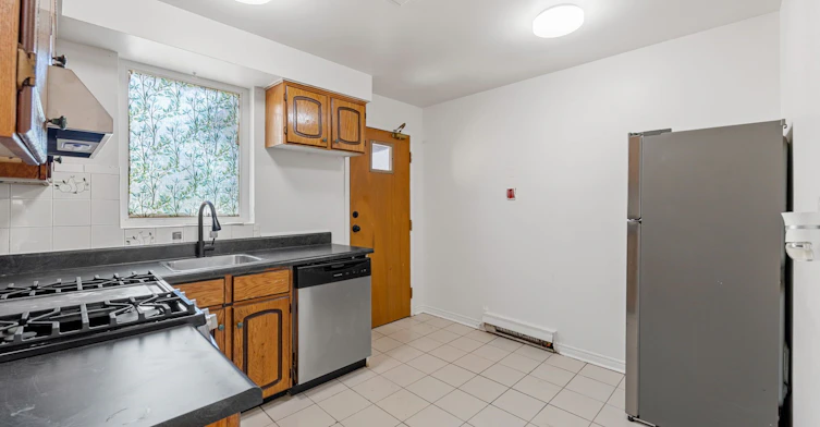 9-97 Northcliffe Boulevard, Toronto, ON, M6H 3H3 - 16