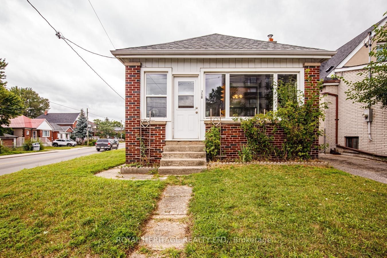 758 Jane Street, Toronto, ON, M6N 4B9