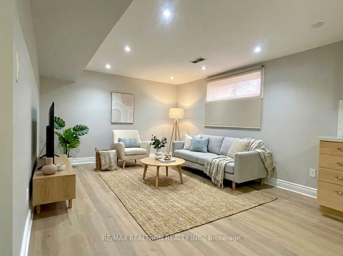 Lower-365 Mississauga Vly Boulevard, Mississauga, ON, L5A 1Y9