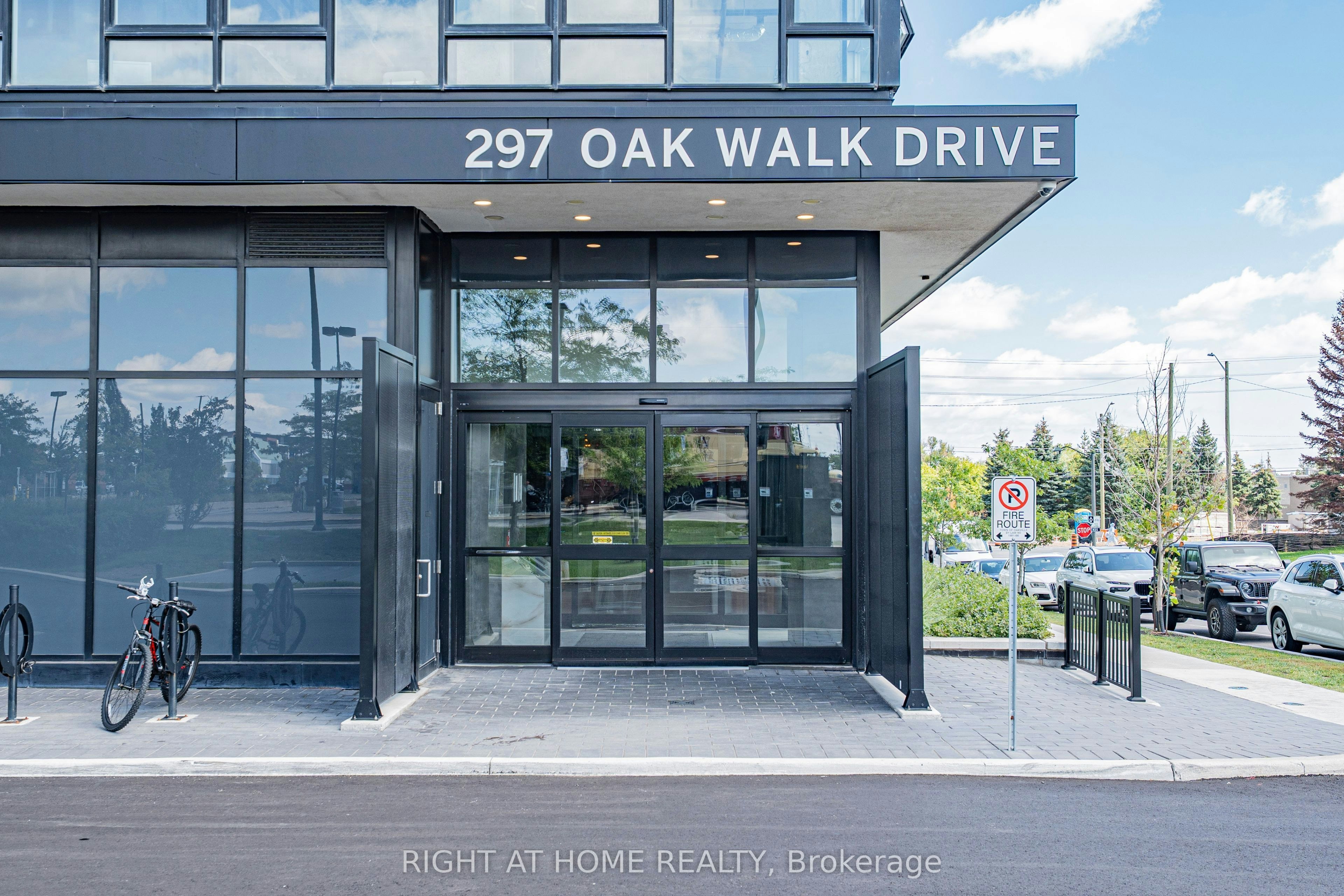 1208-297 Oak Walk Drive, Oakville, ON, L6H 3R6 - 3