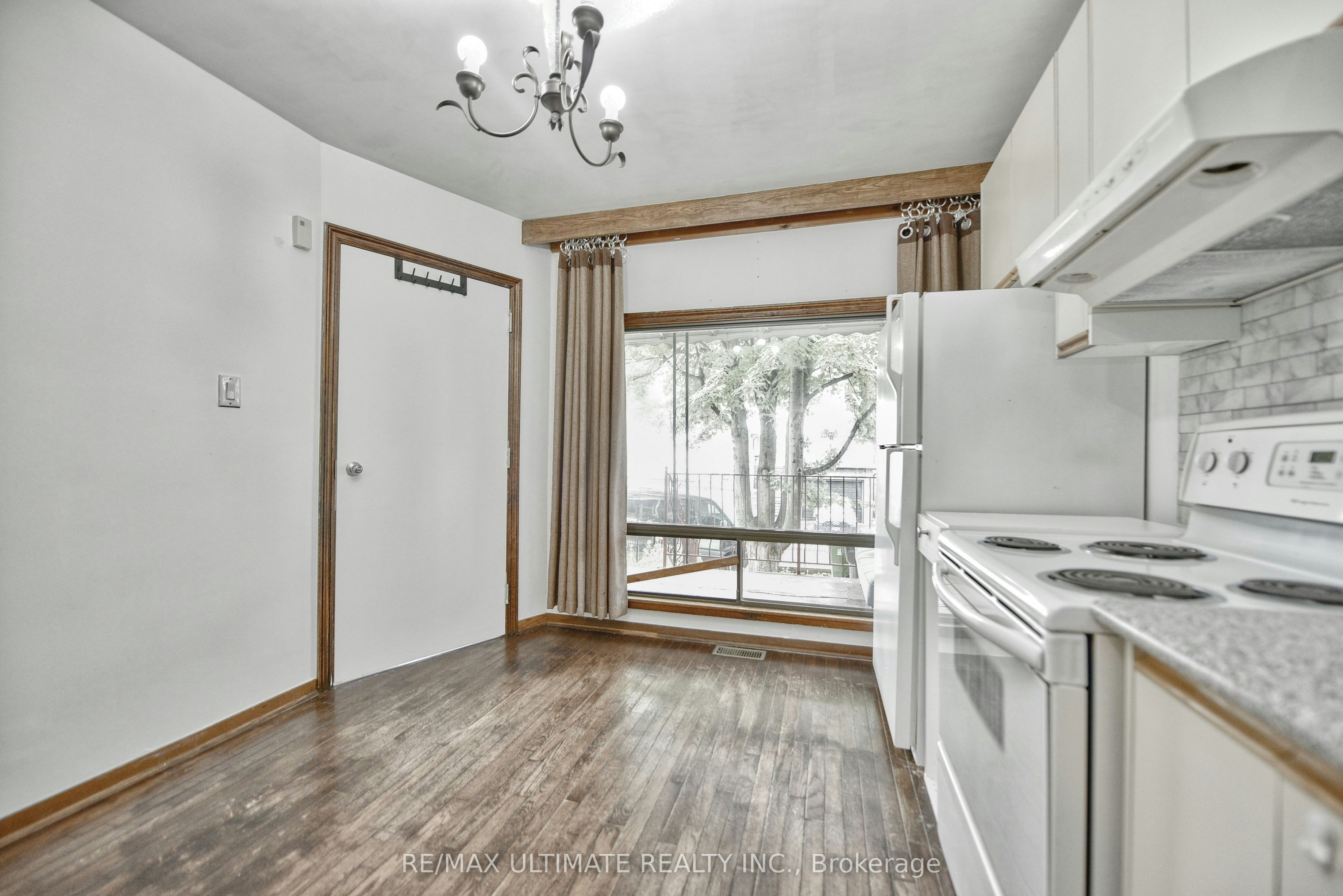 Main Floor-8 Corby Avenue, Toronto, ON, M6E 1V1 - 12