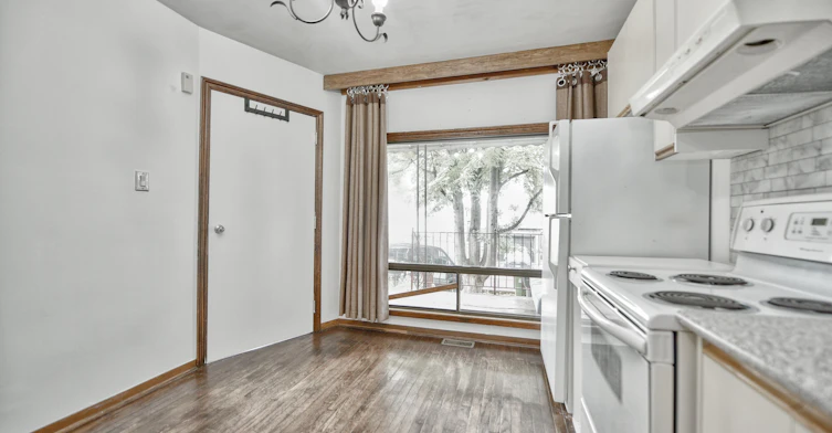 Main Floor-8 Corby Avenue, Toronto, ON, M6E 1V1 - 12