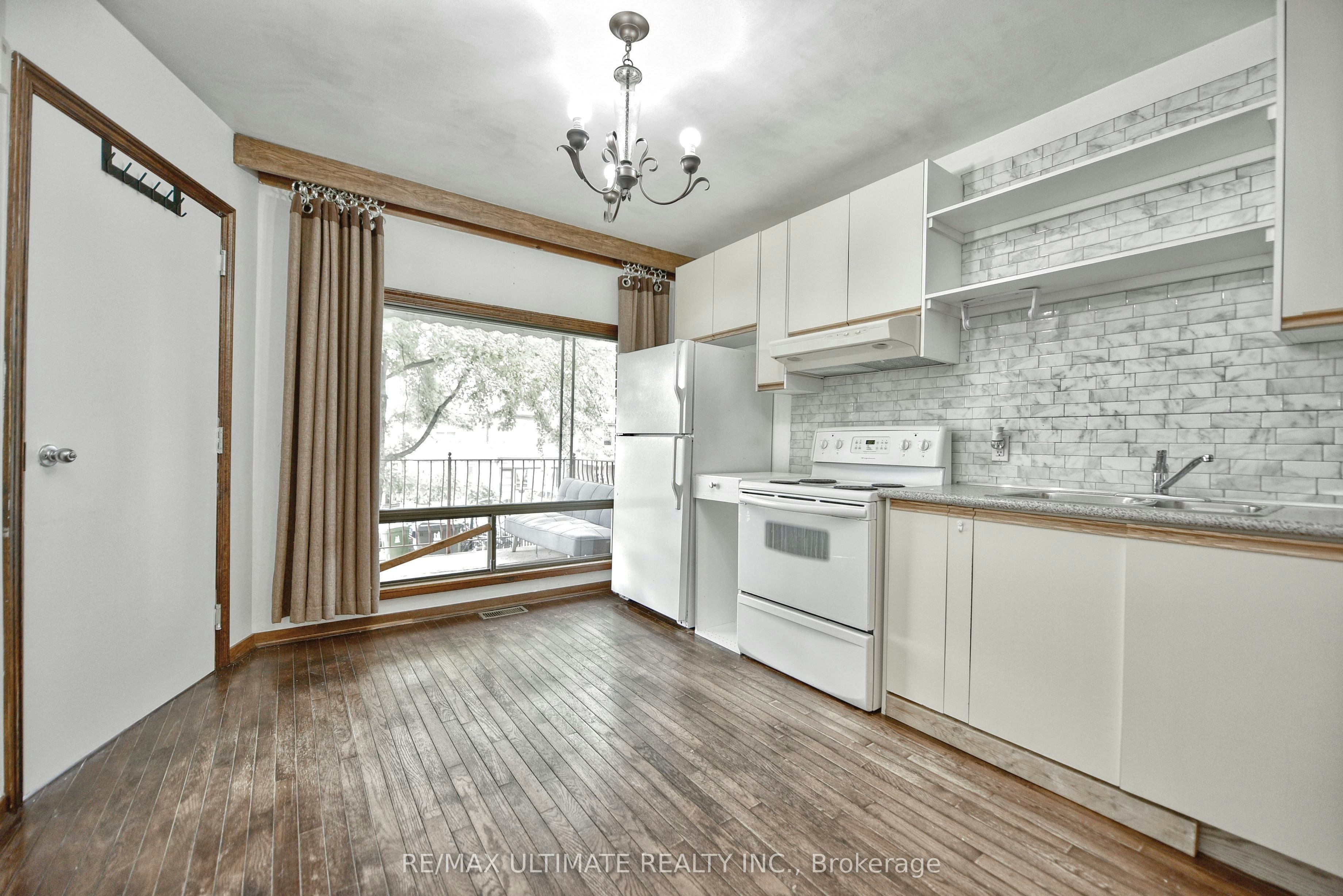 Main Floor-8 Corby Avenue, Toronto, ON, M6E 1V1 - 9