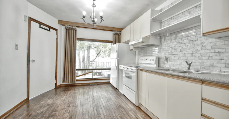 Main Floor-8 Corby Avenue, Toronto, ON, M6E 1V1 - 8