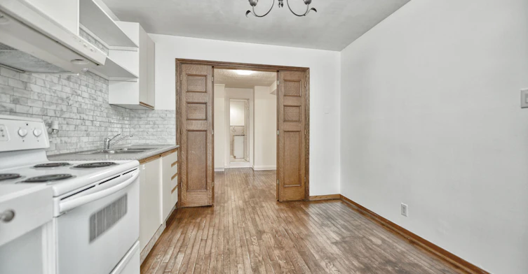 Main Floor-8 Corby Avenue, Toronto, ON, M6E 1V1 - 11