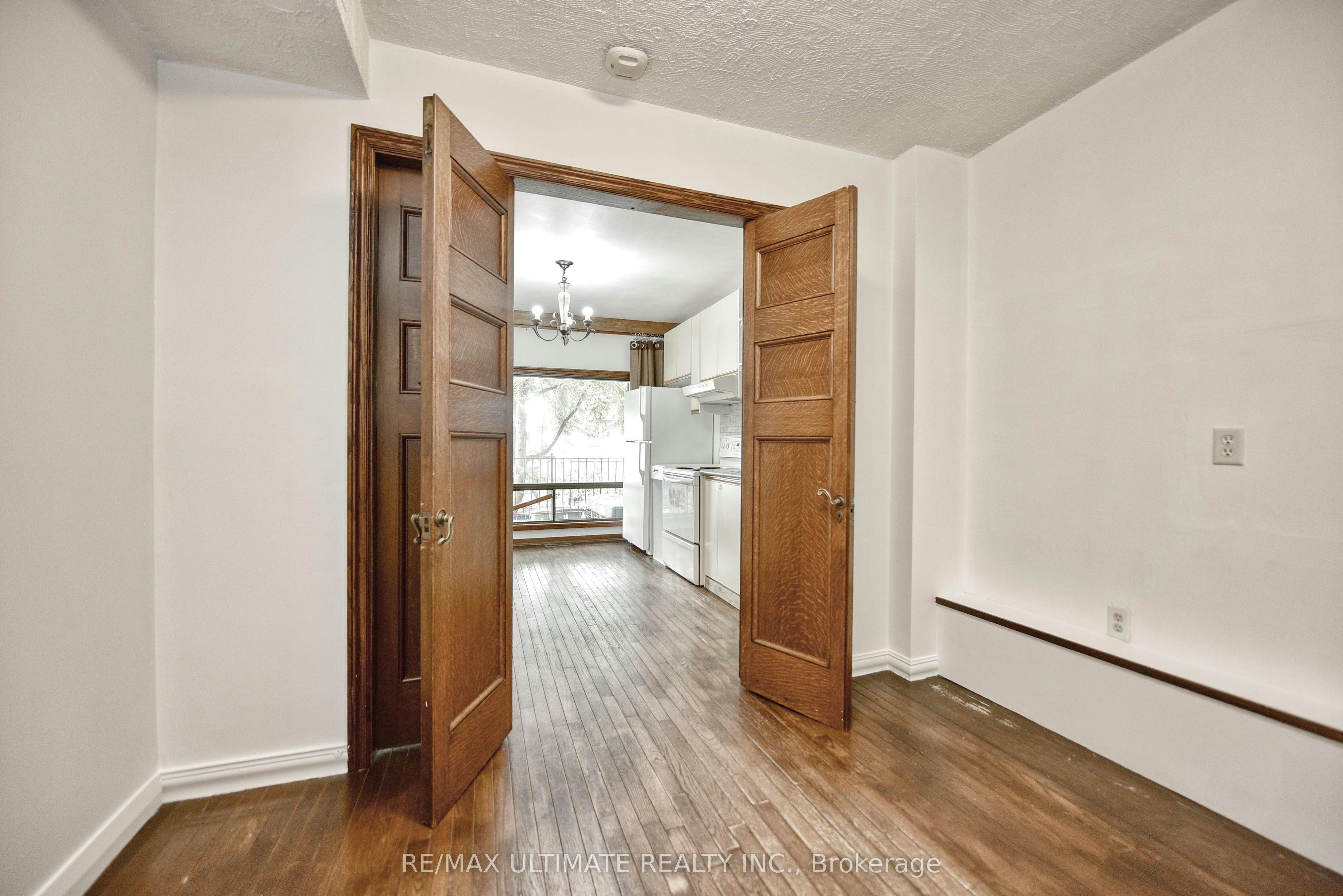 Main Floor-8 Corby Avenue, Toronto, ON, M6E 1V1 - 6