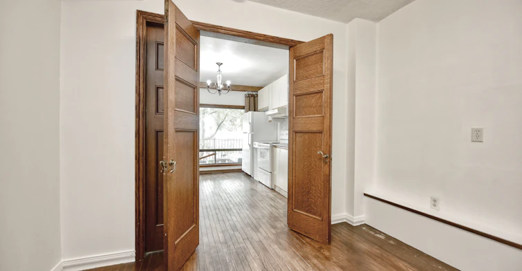Main Floor-8 Corby Avenue, Toronto, ON, M6E 1V1 - 6