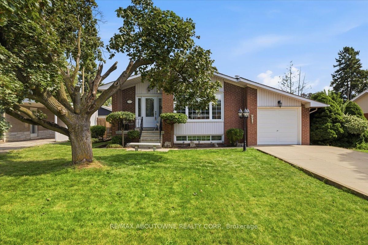 343 Duncombe Drive, Burlington, ON, L7L 4M2