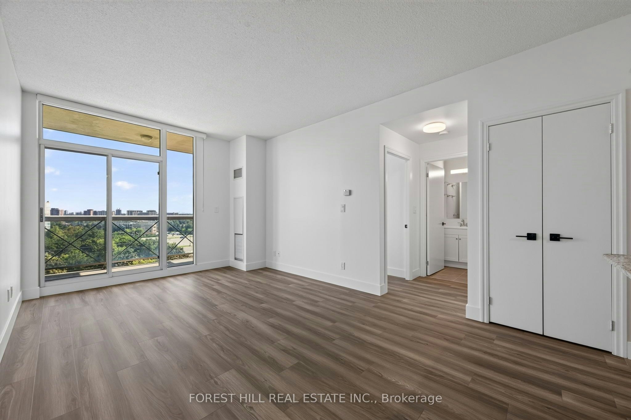 804-1359 Rathburn Road E, Mississauga, ON, L4W 5P7