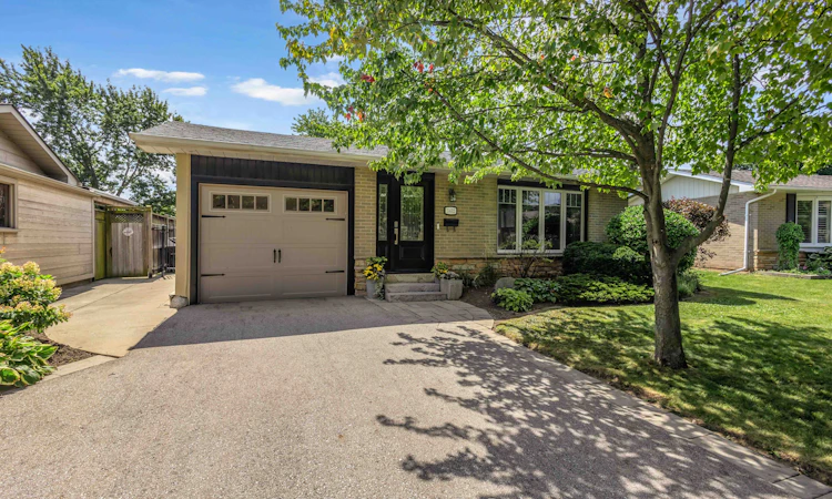 1432 Dewbourne Crescent