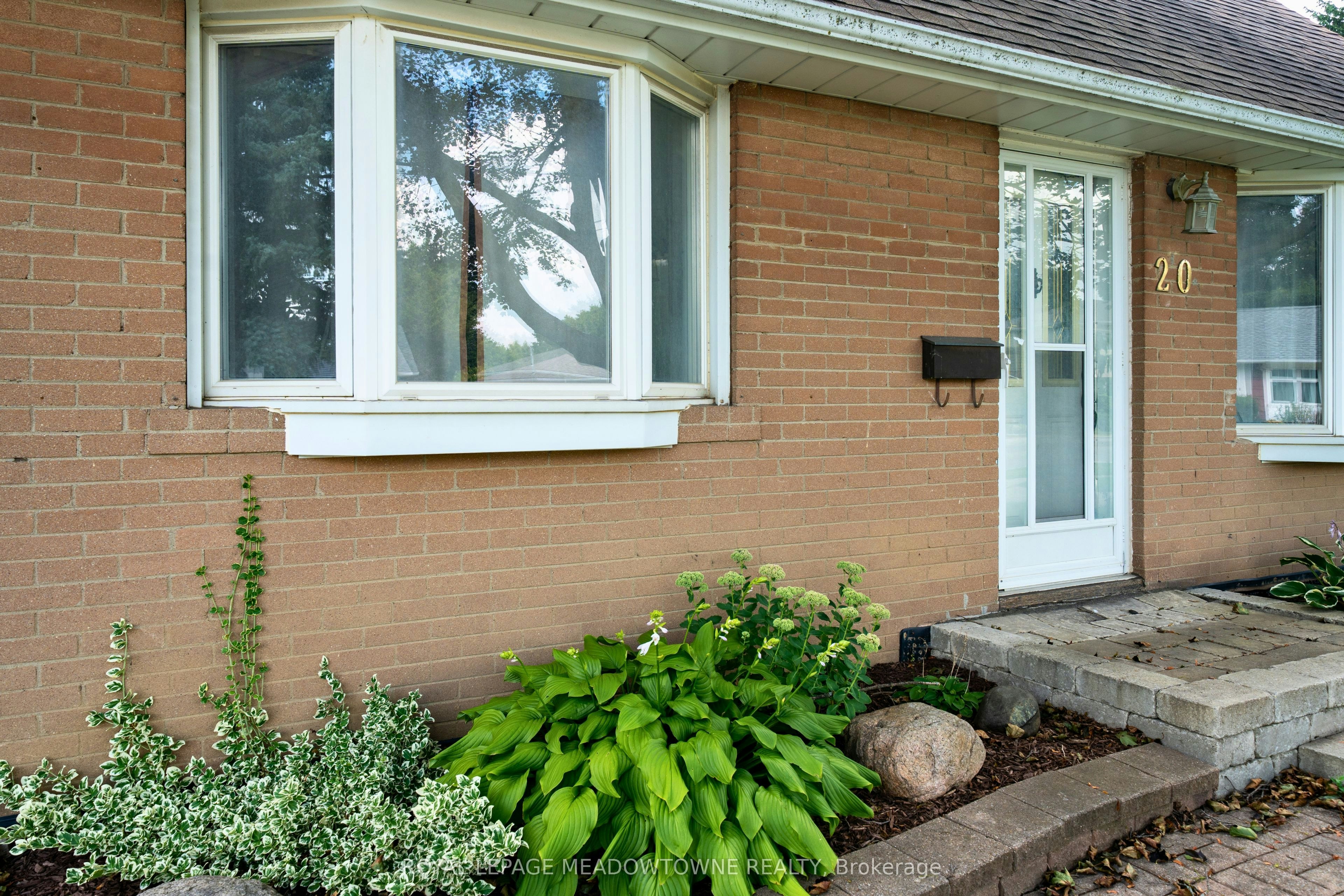 20 Delrex Boulevard, Halton Hills, ON, L7G 3X7 - 4
