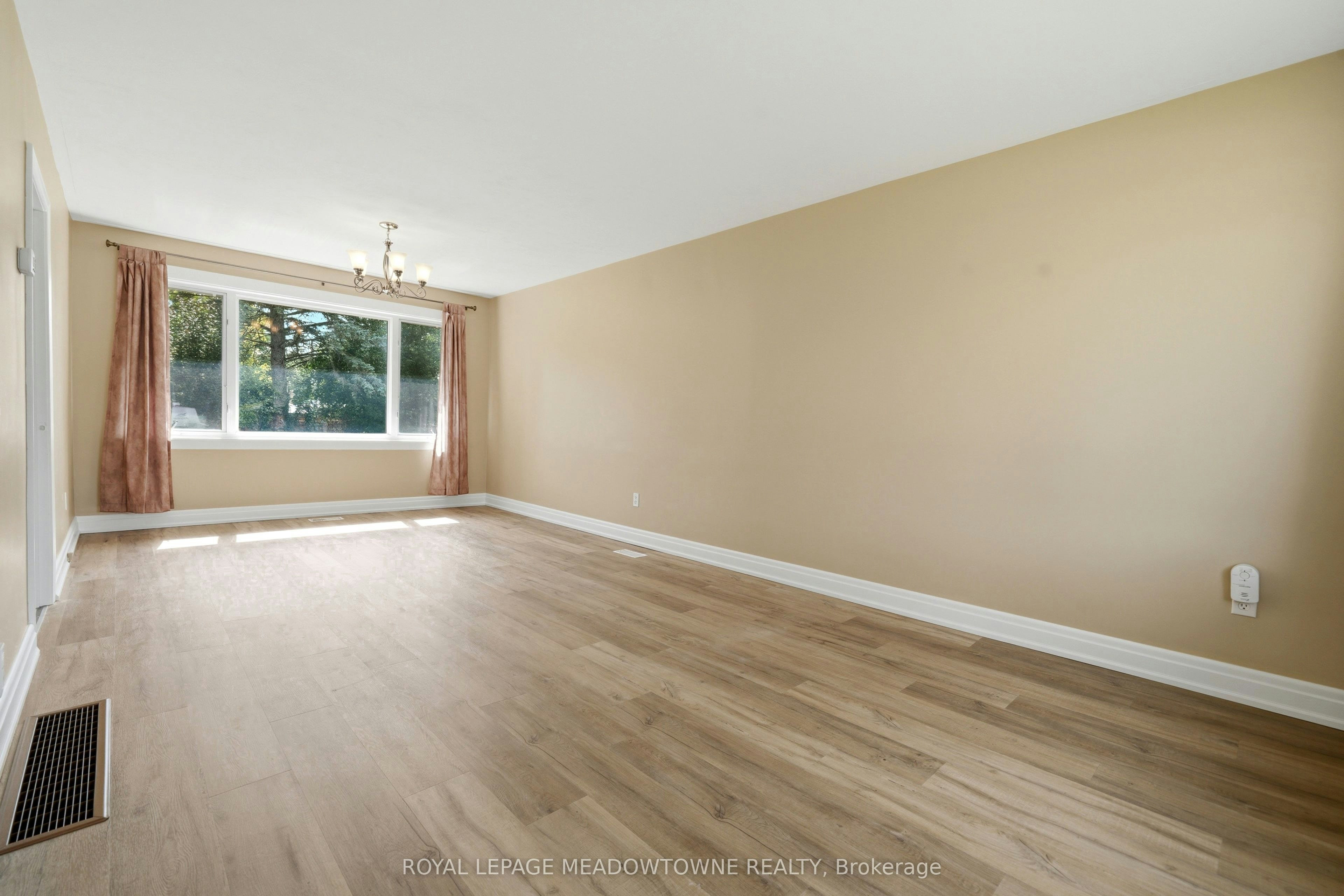 20 Delrex Boulevard, Halton Hills, ON, L7G 3X7 - 8