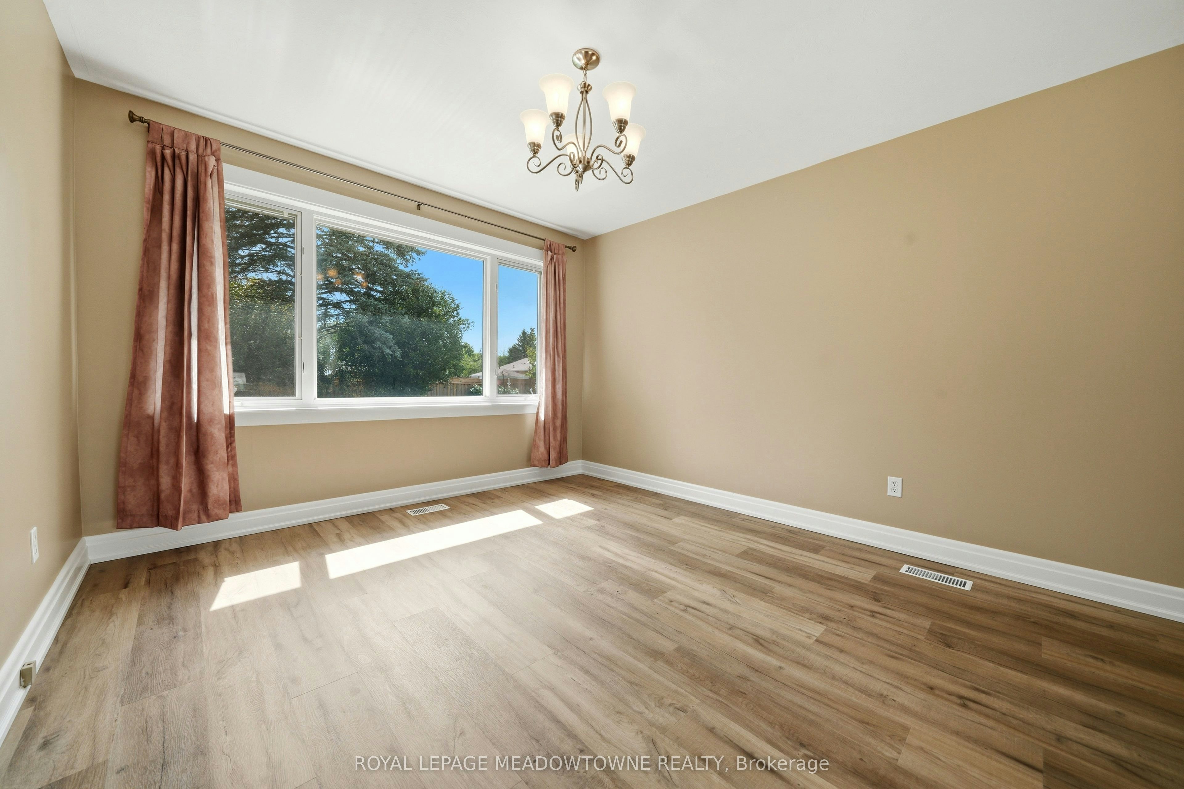 20 Delrex Boulevard, Halton Hills, ON, L7G 3X7 - 13