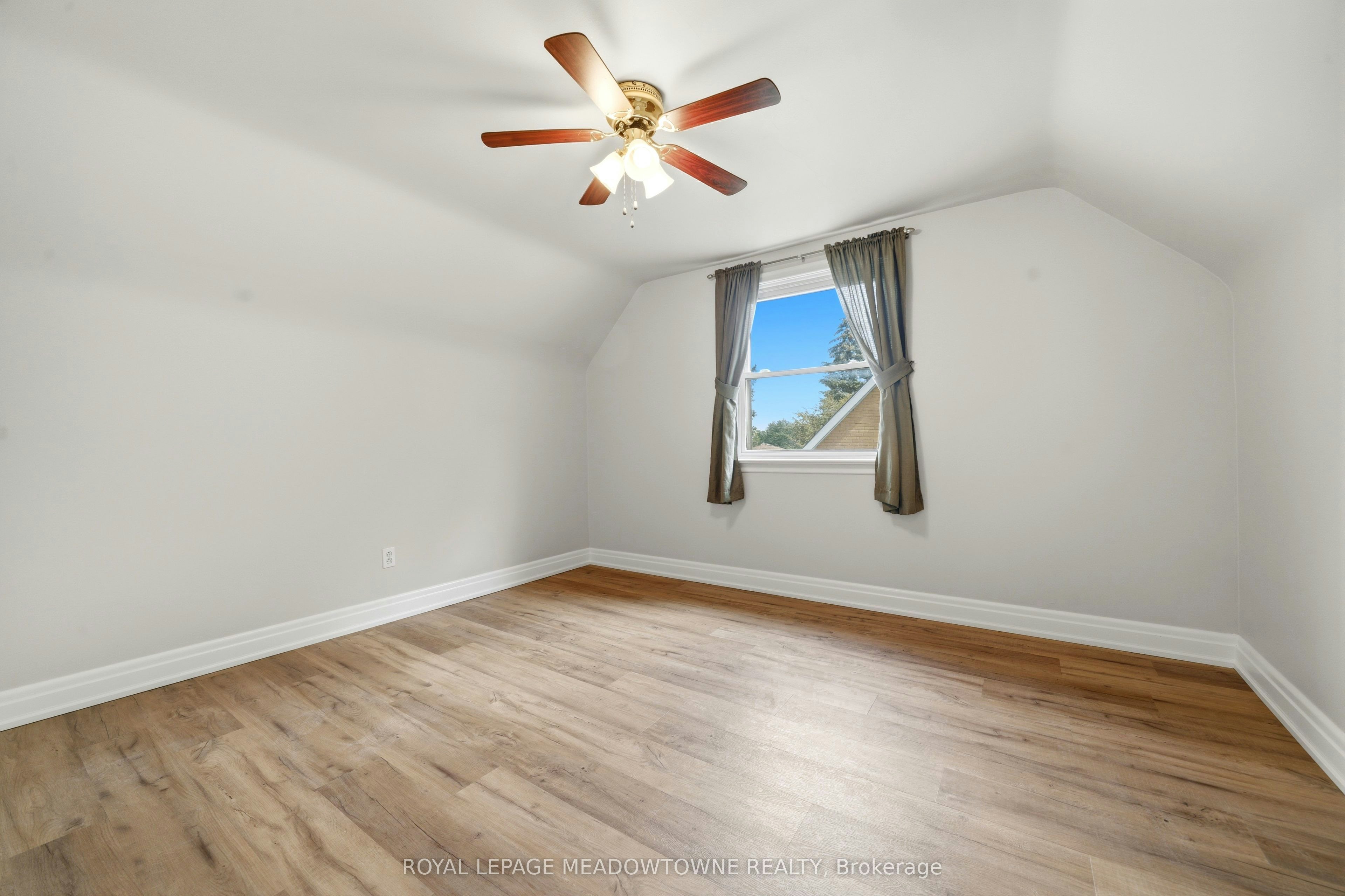 20 Delrex Boulevard, Halton Hills, ON, L7G 3X7 - 22