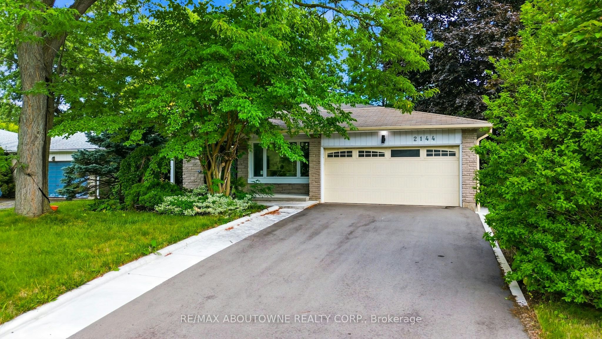 2144 Rebecca Street, Oakville, ON, L6L 2A5