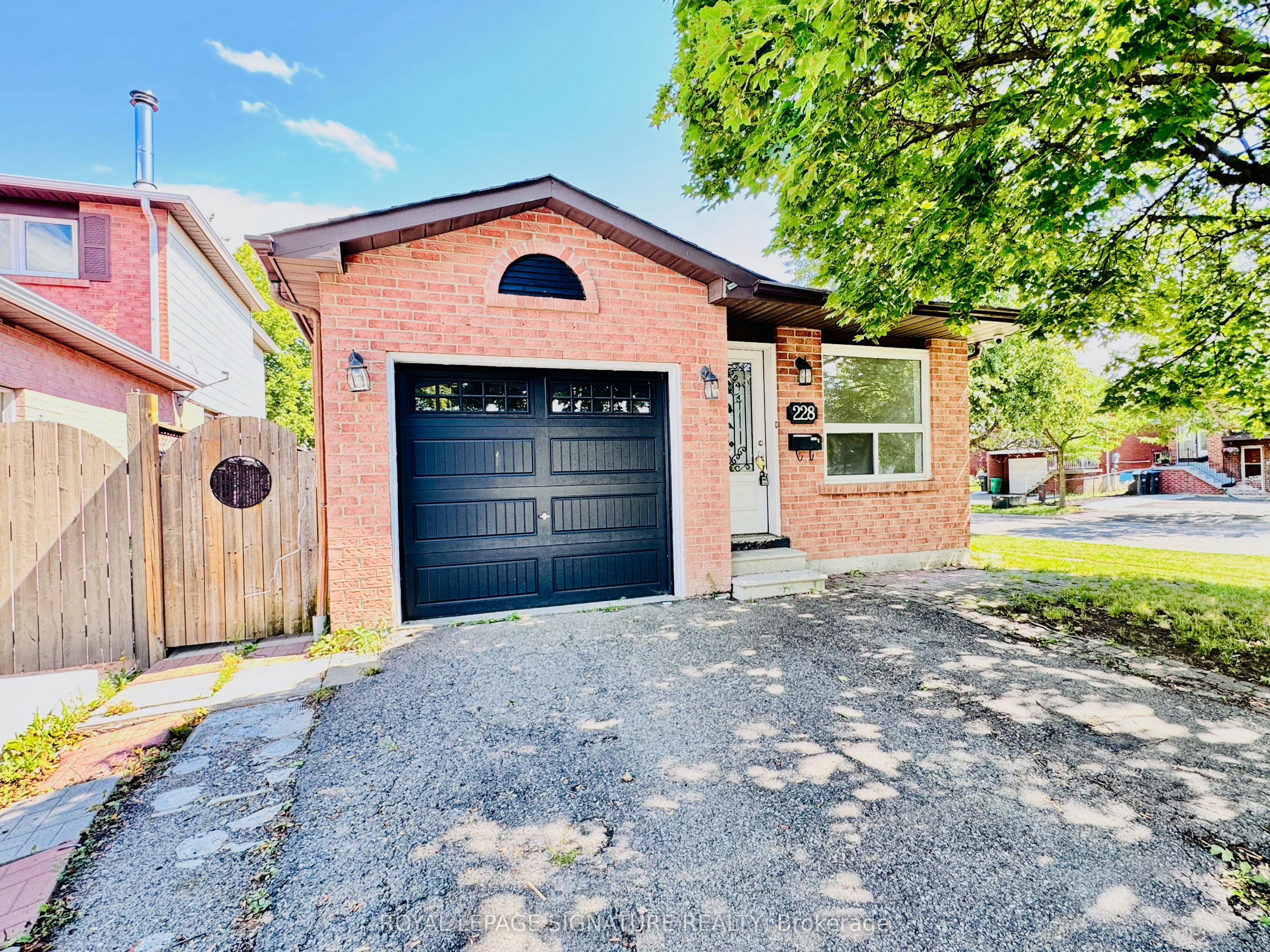 228 Martindale Crescent, Brampton, ON, L6X 2V2