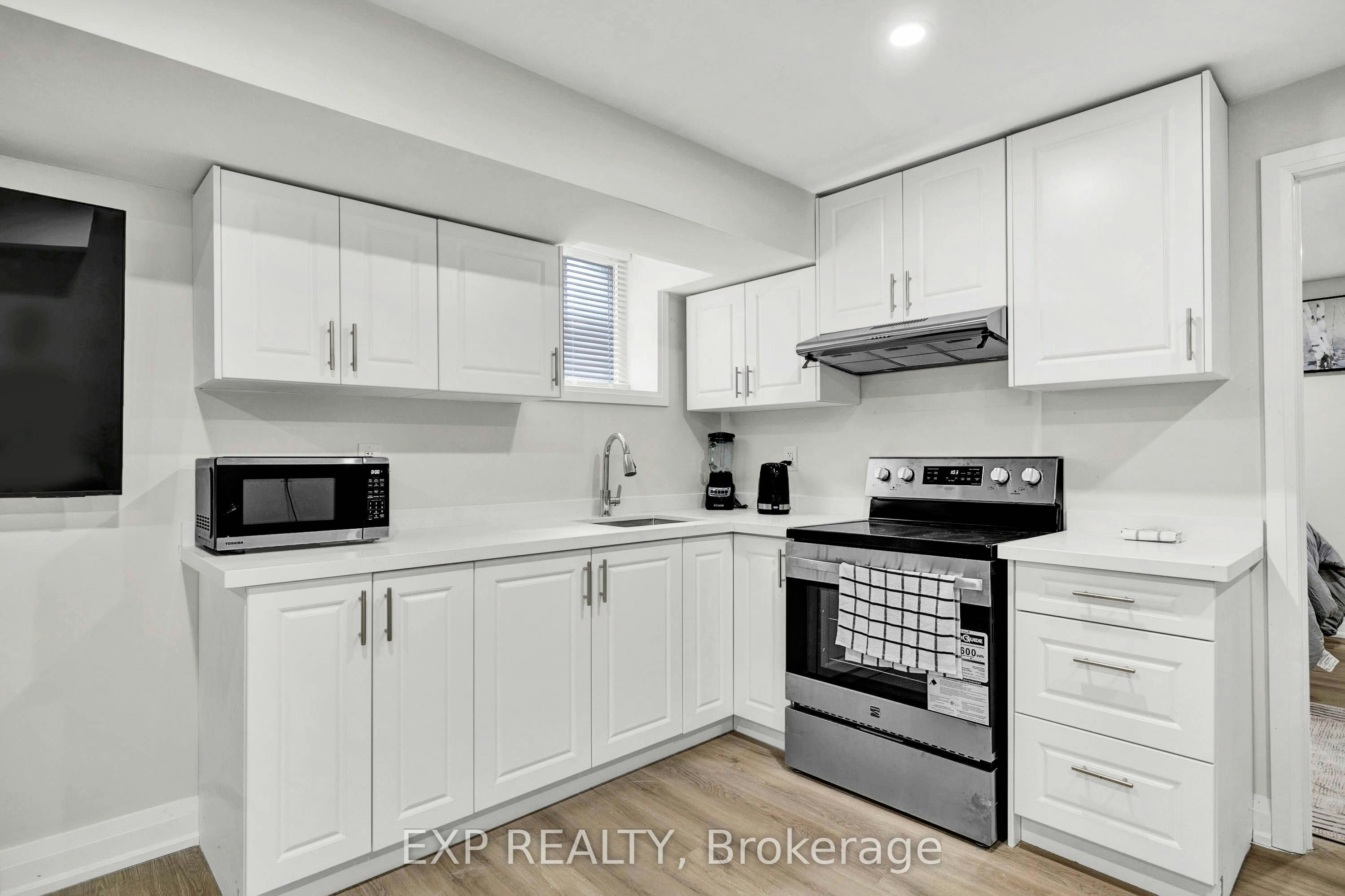 Unit B-448 Dougall Avenue, Caledon, ON, L7C 4A6 - 8