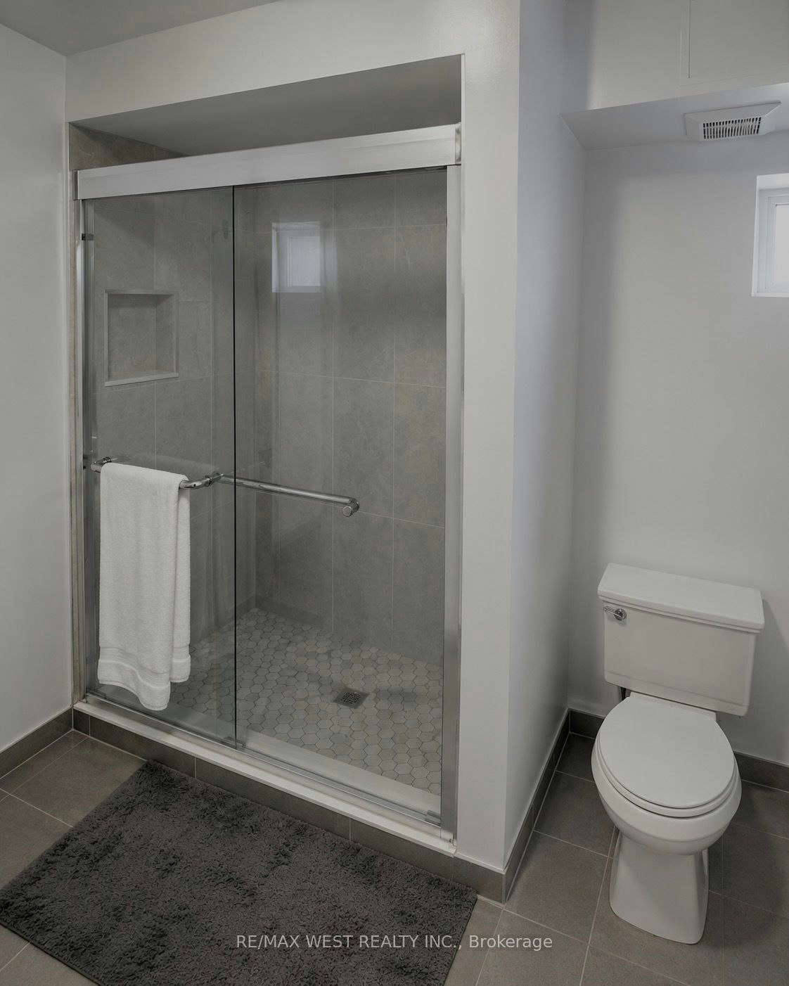 Lower-41 Westroyal Road, Toronto, ON, M9P 2C4 - 9